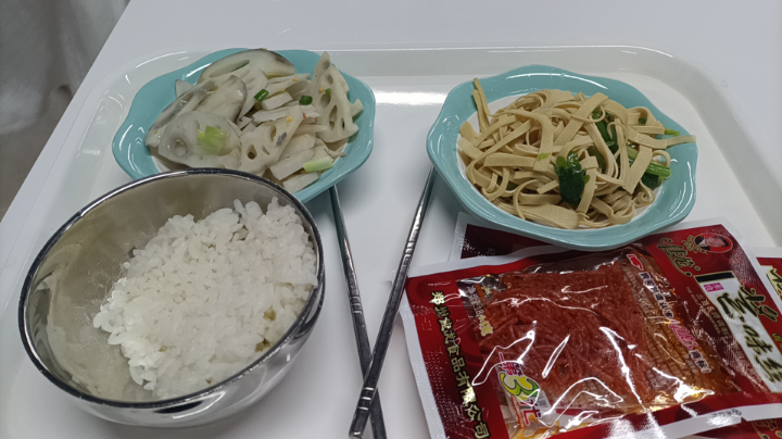 中午餐厅吃饭