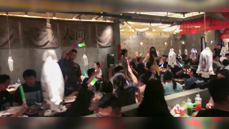 【2024-9-7 23点场】白鲨小叮当 户外跟播间吃饭