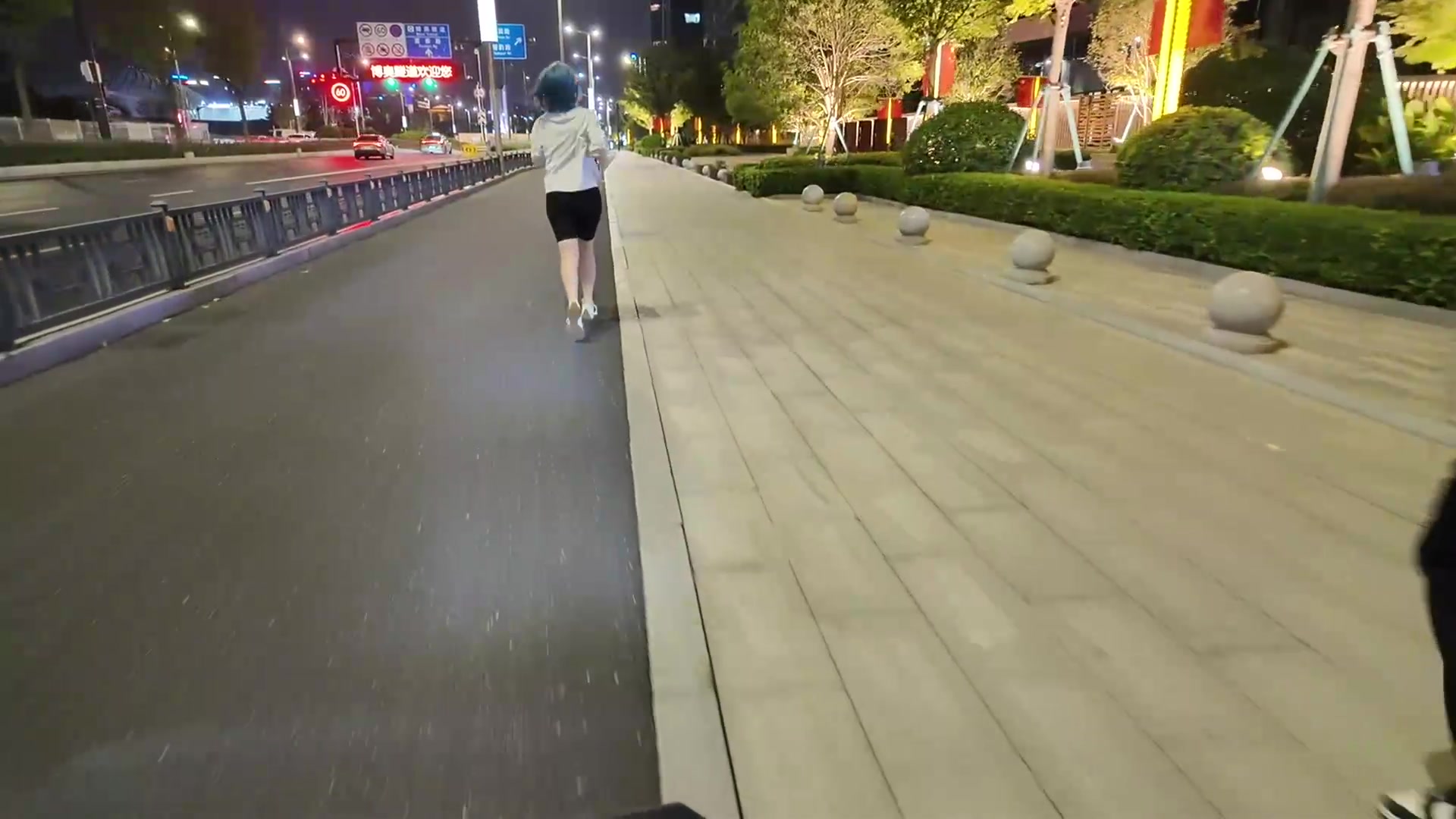 【2024-10-02 21点场】Kiki仔ovo：【非常互娱】出门跑步试一下