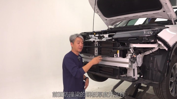 长安CS75P拆车：还是老样子！前后防撞梁没啥大变化