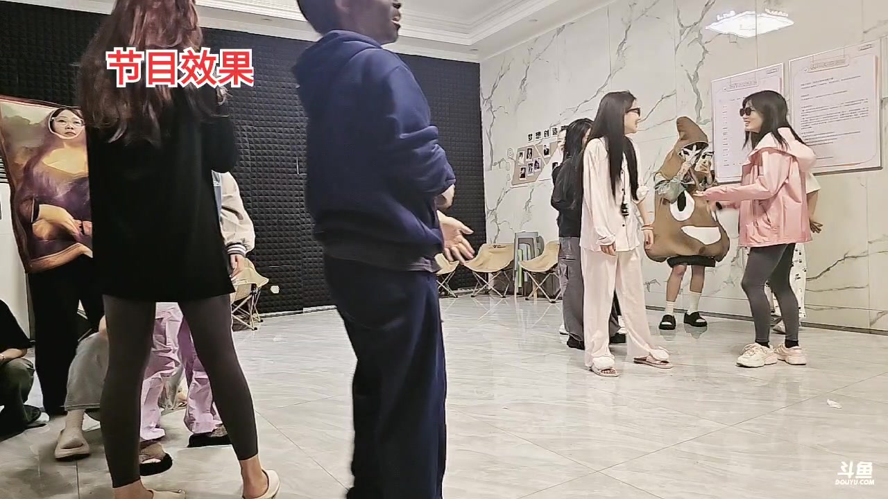 【2024-10-17 01点场】叁三QvQ：【小奶团】黑皮团播