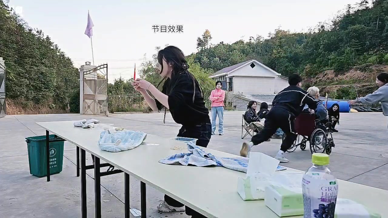 【2024-10-25 16点场】叁三QvQ：【小奶团】黑皮团播