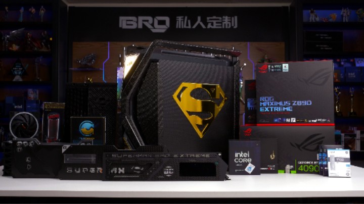 「E-ATX-华硕 ROG 创世神」全碳纤维版本机箱展示