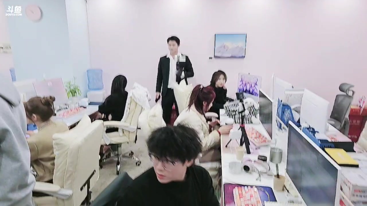 【2024-12-15 15点场】叁三QvQ：【小奶团】正式开拍！