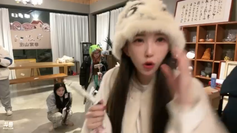 【2024-12-19 00点场】南妹儿呀：非常山庄小猪咪