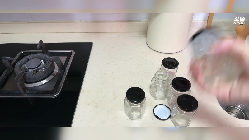 【2024-12-31 10点场】大聪明小小芳：【小奶团】好吃滴牛肉辣椒酱～