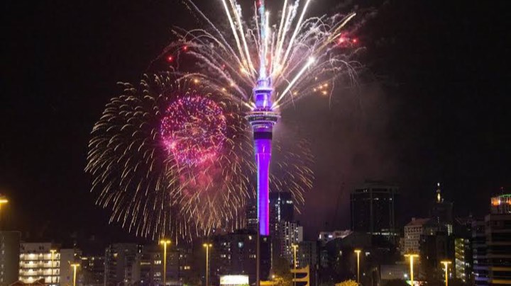 【2024-12-31 19点场】看完烟花在车上聊聊天