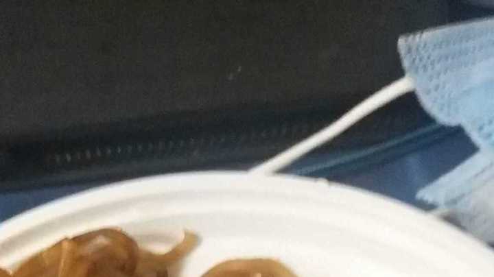 招牌豆角猪肉焖面。不好吃。浪费我的钱。一样的钱。牛肉火锅冒菜。我咋不买这个呢？。没有给他差评。我爱怕老板打我