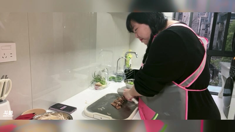 【2025-01-19 17点场】昔恩小姐姐：【小奶团】新人主播直播第二天~