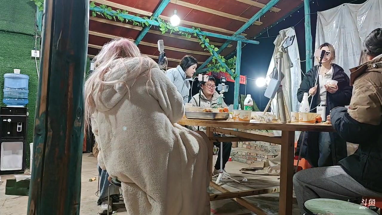 【2025-02-18 19点场】弹头很暴躁zshhh：2025冲冲冲~6635385