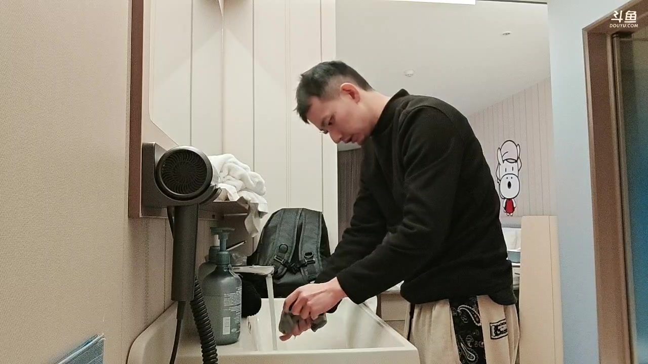 【2025-02-19 01点场】弹头很暴躁zshhh：2025冲冲冲~6635385