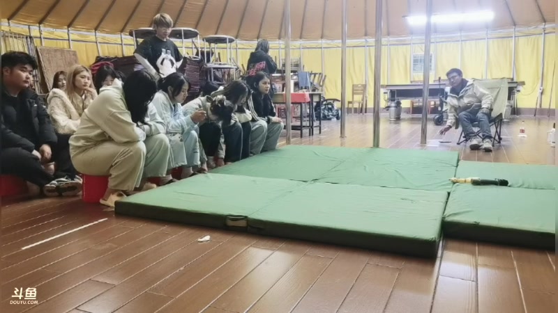 【2025-03-24 23点场】弹头很暴躁zshhh：29手100连不出1000，染色或剃光