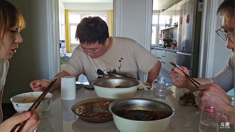 【2025-04-02 完整版】太原马超丶：今天阿杰来家做客。做饭