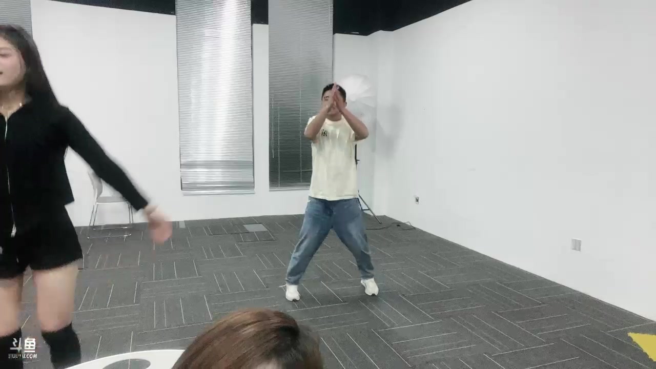 【2025-04-06 01点场】主播阿郎：开始组队320155