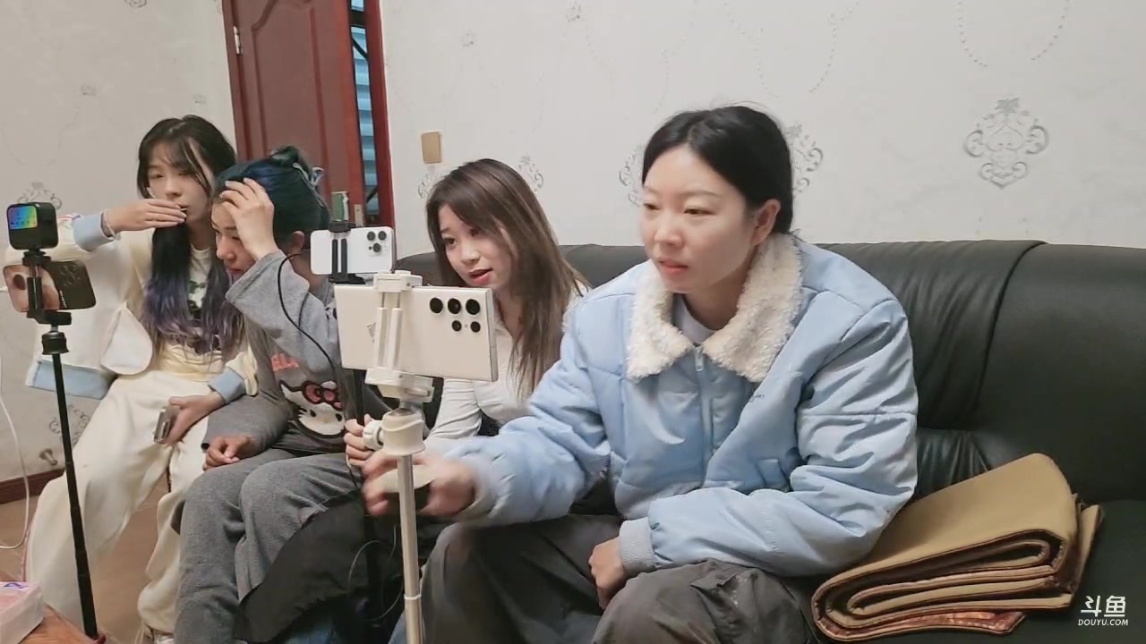 【2025-04-13 03点场】757户外：【非常互娱】757女团S5 Day49~