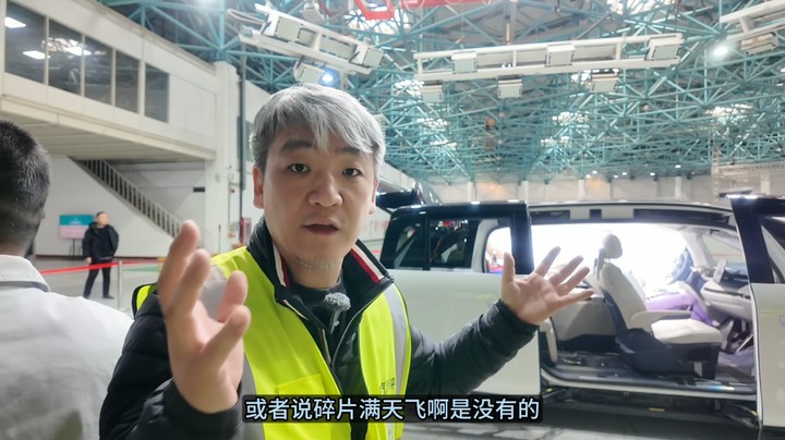 一场硬核碰撞测试，极氪MIX侧面抗撞能力大揭秘！