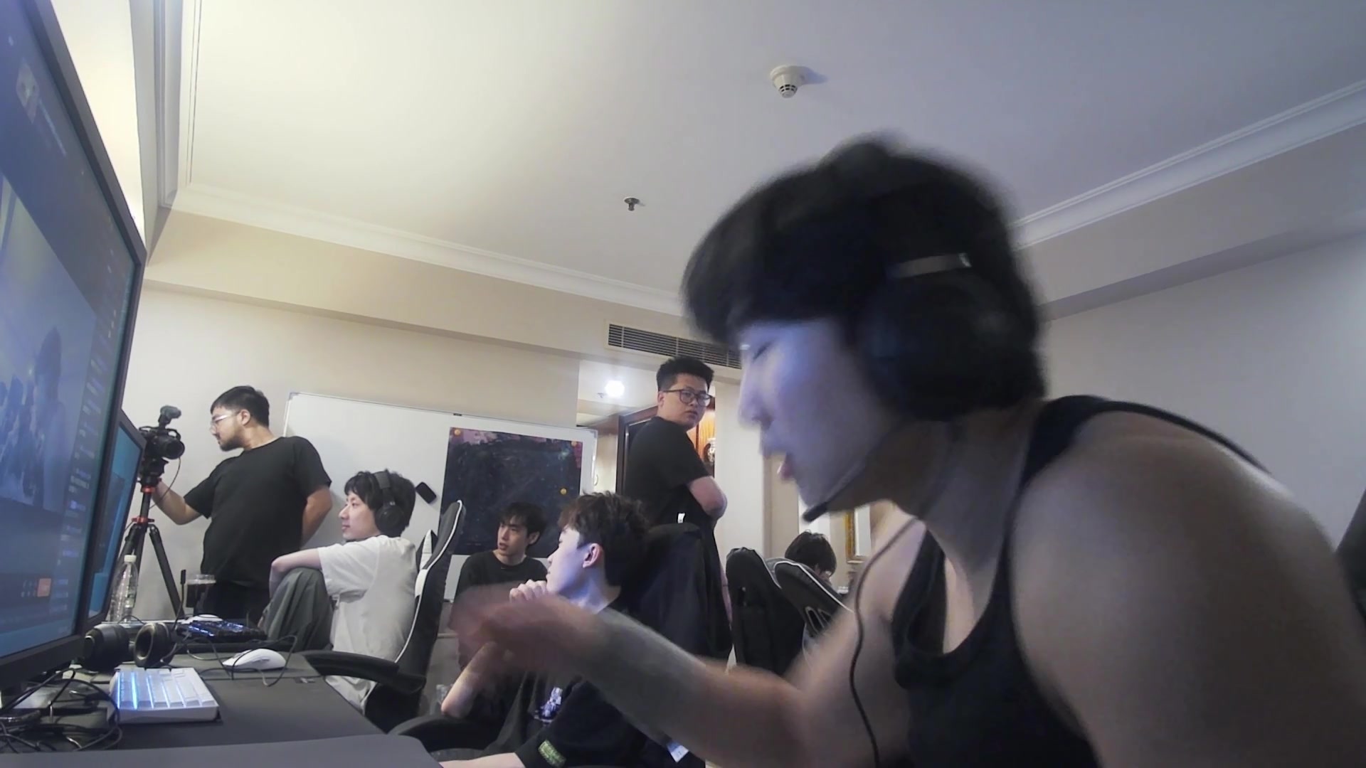 【2025-05-13 21点场】胸肌很大的良小伞：晚上9点直播和韩国队的训练赛兄弟们