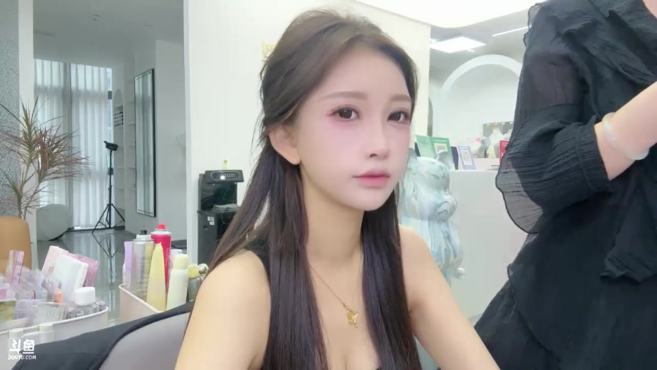 【2025-05-30 17点场】南妹儿呀：试一下妆户外