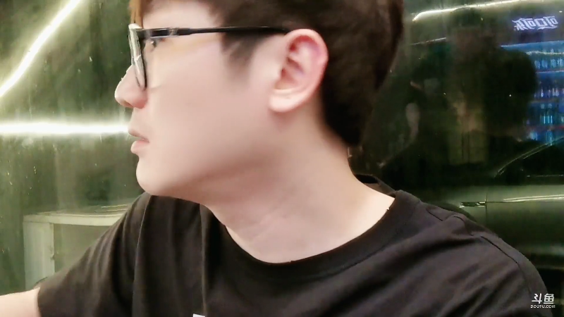 这是我剪辑的白鲨AyoM的直播精彩时刻，快来看看吧~