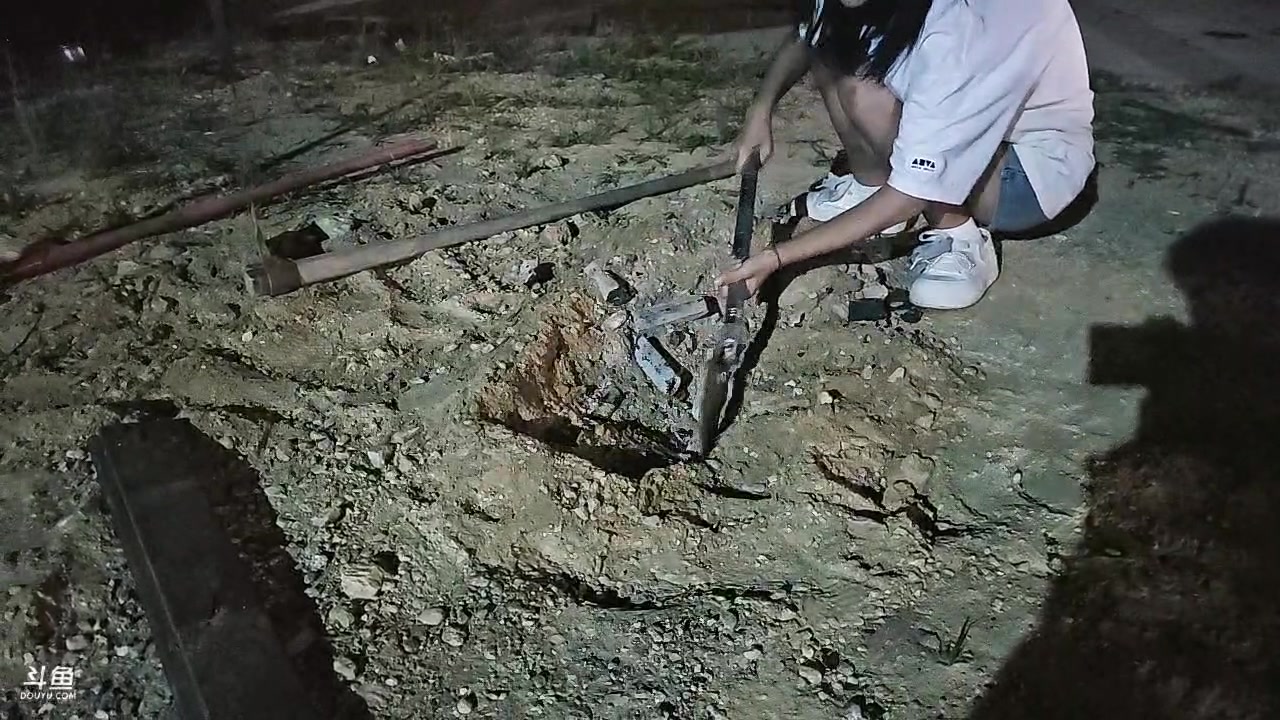 【2025-06-18 20点场】小鱼小鱼吃虾米：武汉庄园时常！！！