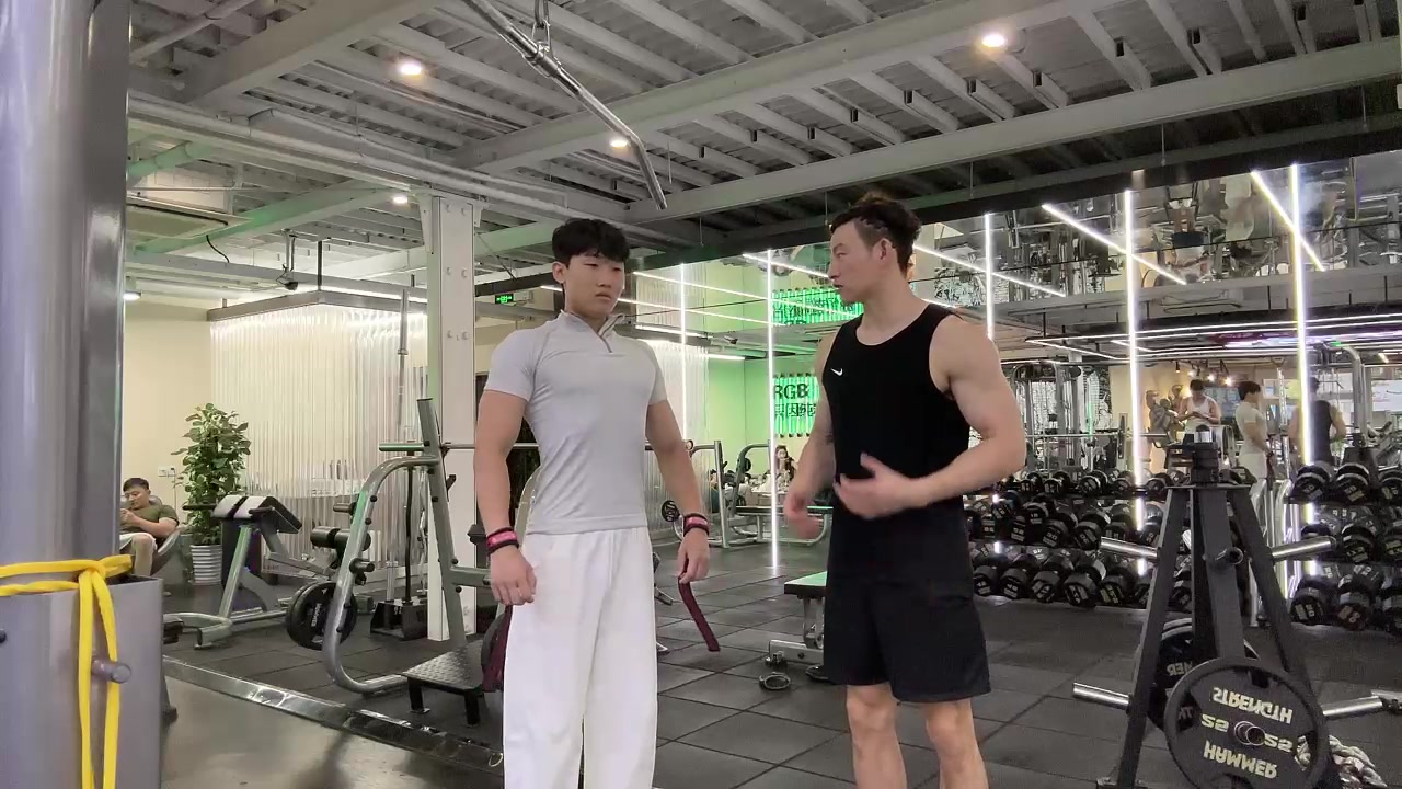 【2025-06-20 完整版】胸肌很大的良小伞：老伞：八点来宝贝们