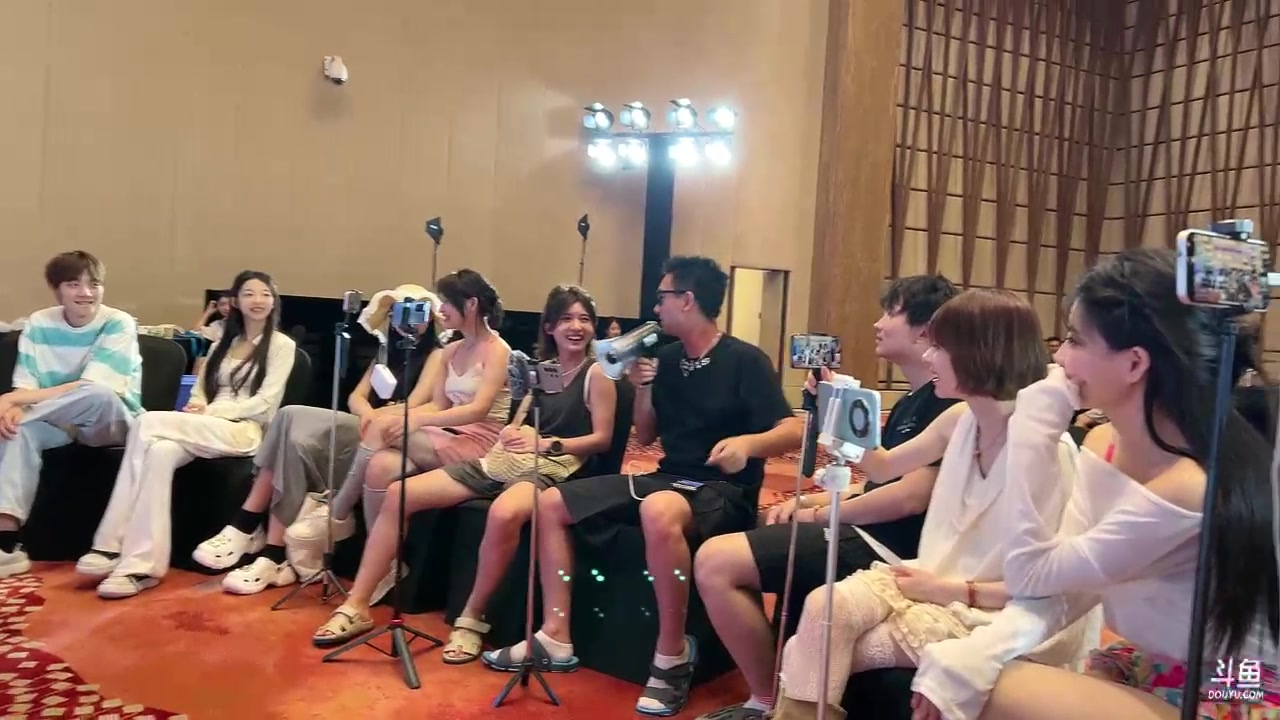 【2025-06-24 21点场】Dy花老湿：三亚第三天，空中餐厅