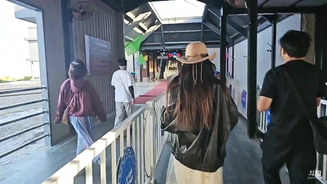 【2025-07-10 18点场】小鱼小鱼吃虾米：猪行天下之探寻西北