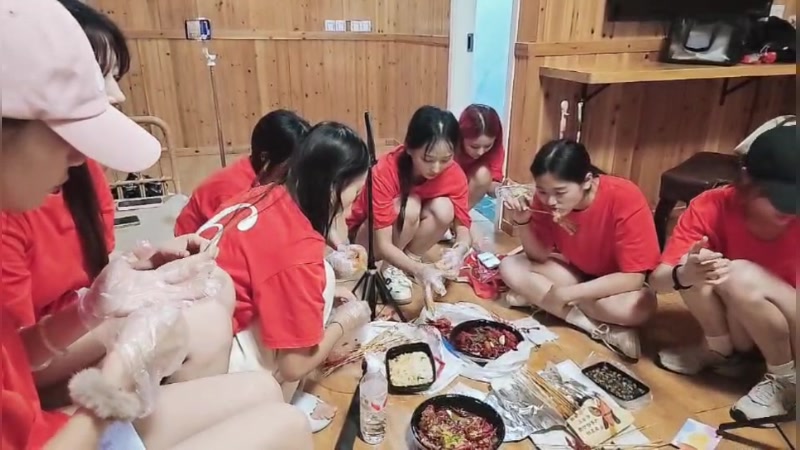 【2025-07-12 01点场】叁三QvQ：【小奶团】 祝脚皇生日快乐～