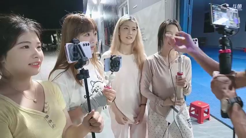 【2025-07-28 01点场】757户外：【非常互娱】757女团对抗赛 Day7