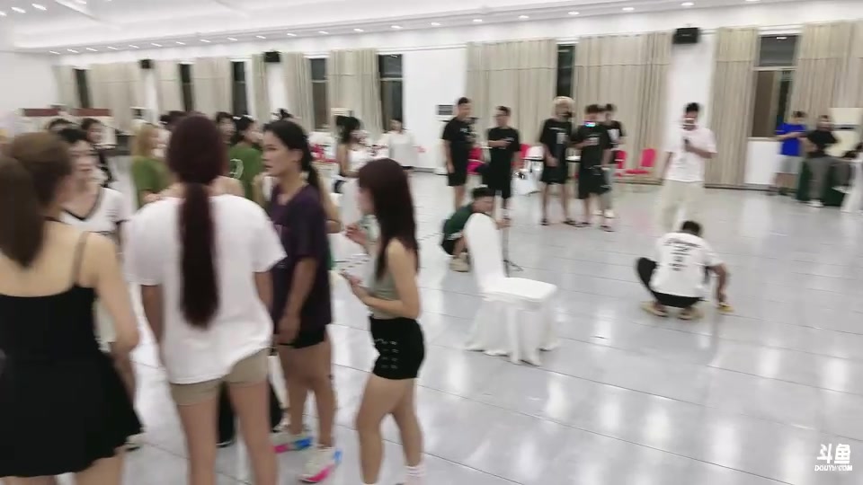【2025-08-09 20点场】叁三QvQ：224团播