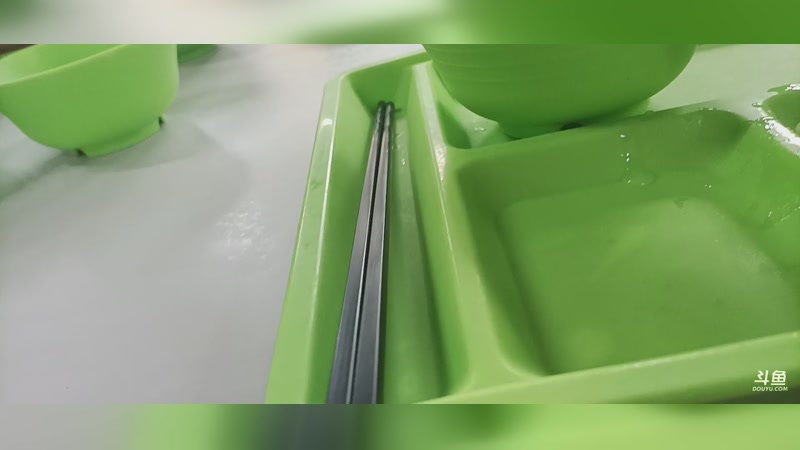 餐厅吃午饭