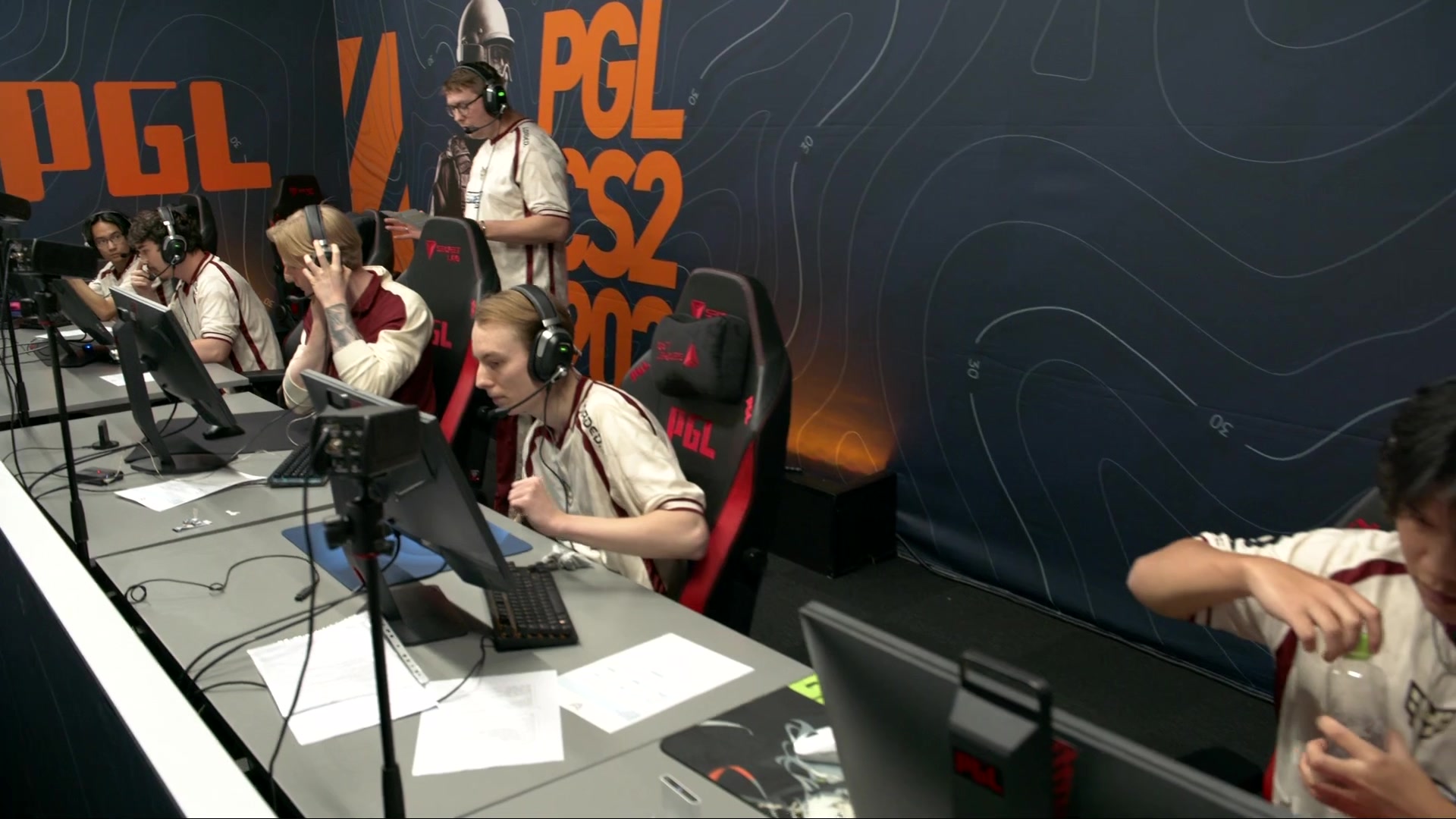 【2025-10-28 21点场】完美世界电竞频道：PGL大师赛 B8-paiN