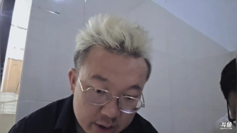 【2025-10-30 00点场】主播大飞牛肉：印度尼西亚三傻15天荒岛生活