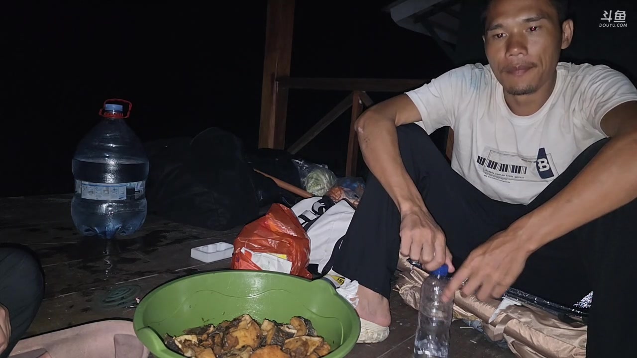 【2025-10-30 18点场】主播大飞牛肉：印度尼西亚三傻15天荒岛生活