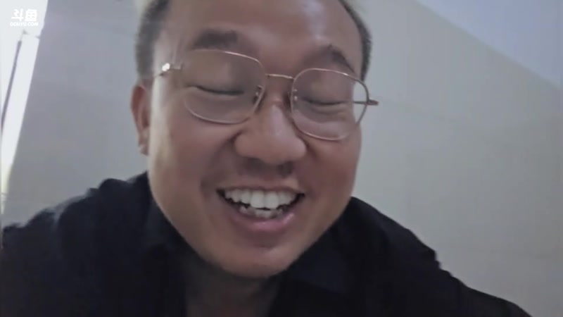 【2025-10-29 23点场】主播大飞牛肉：印度尼西亚三傻15天荒岛生活