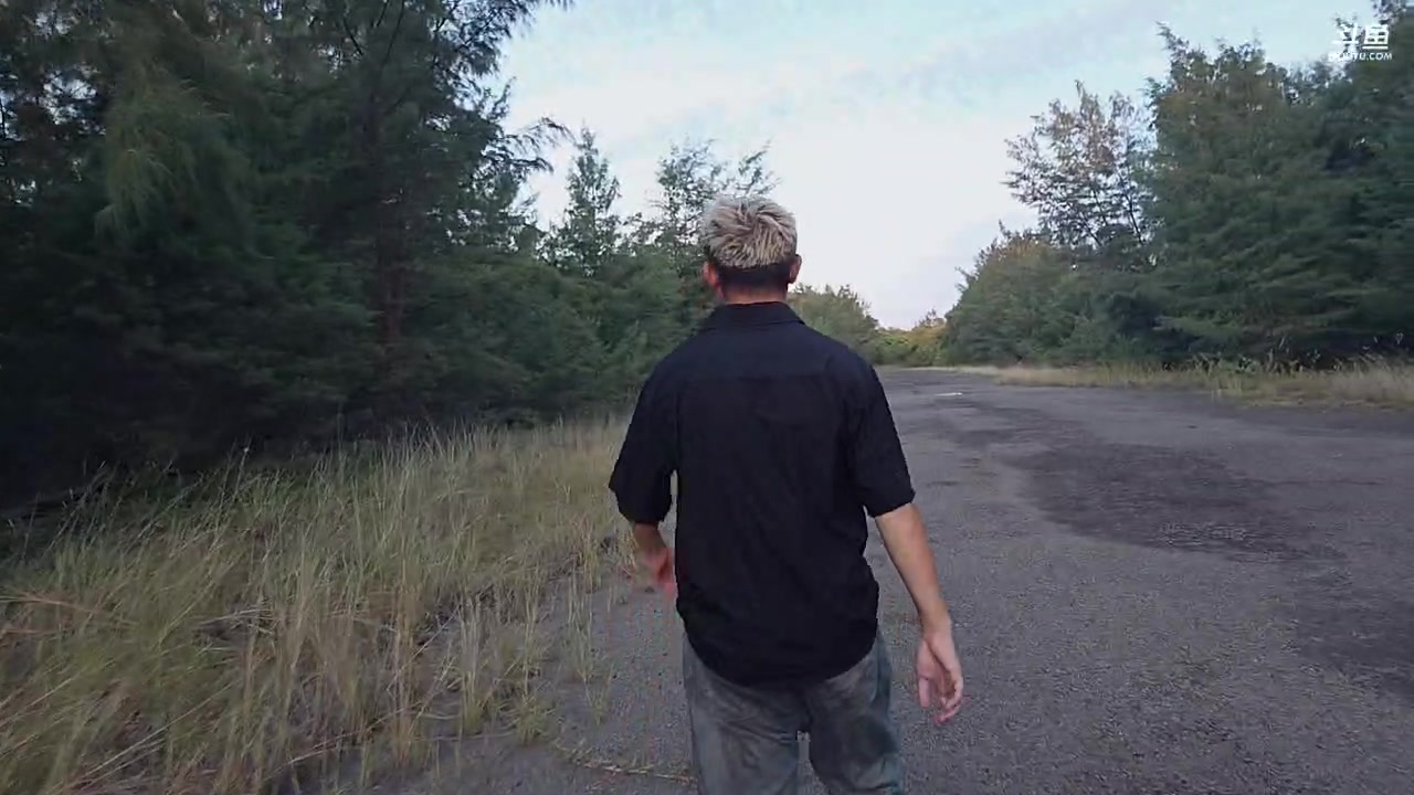 【2025-10-31 17点场】主播大飞牛肉：印度尼西亚三傻15天荒岛生活