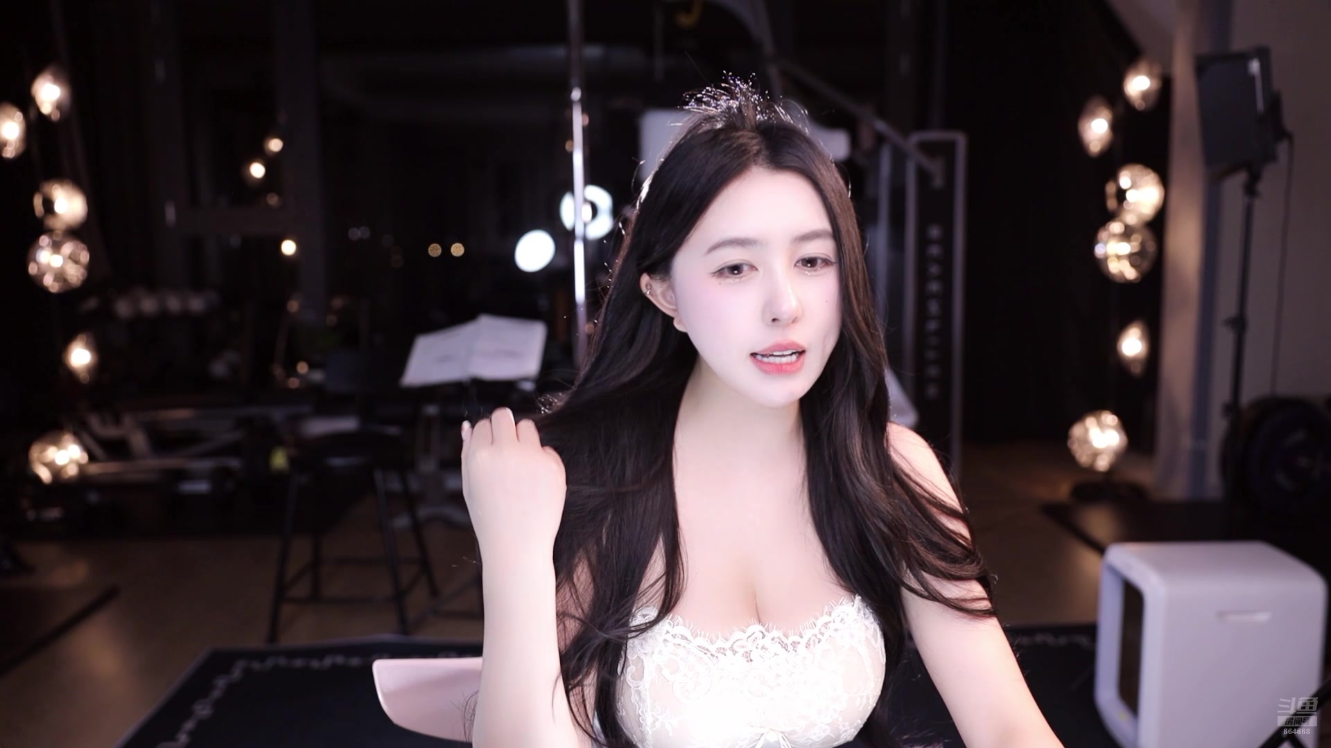 【2025-10-31 02点场】小酒窝翁馨：我回来了呢，想我么