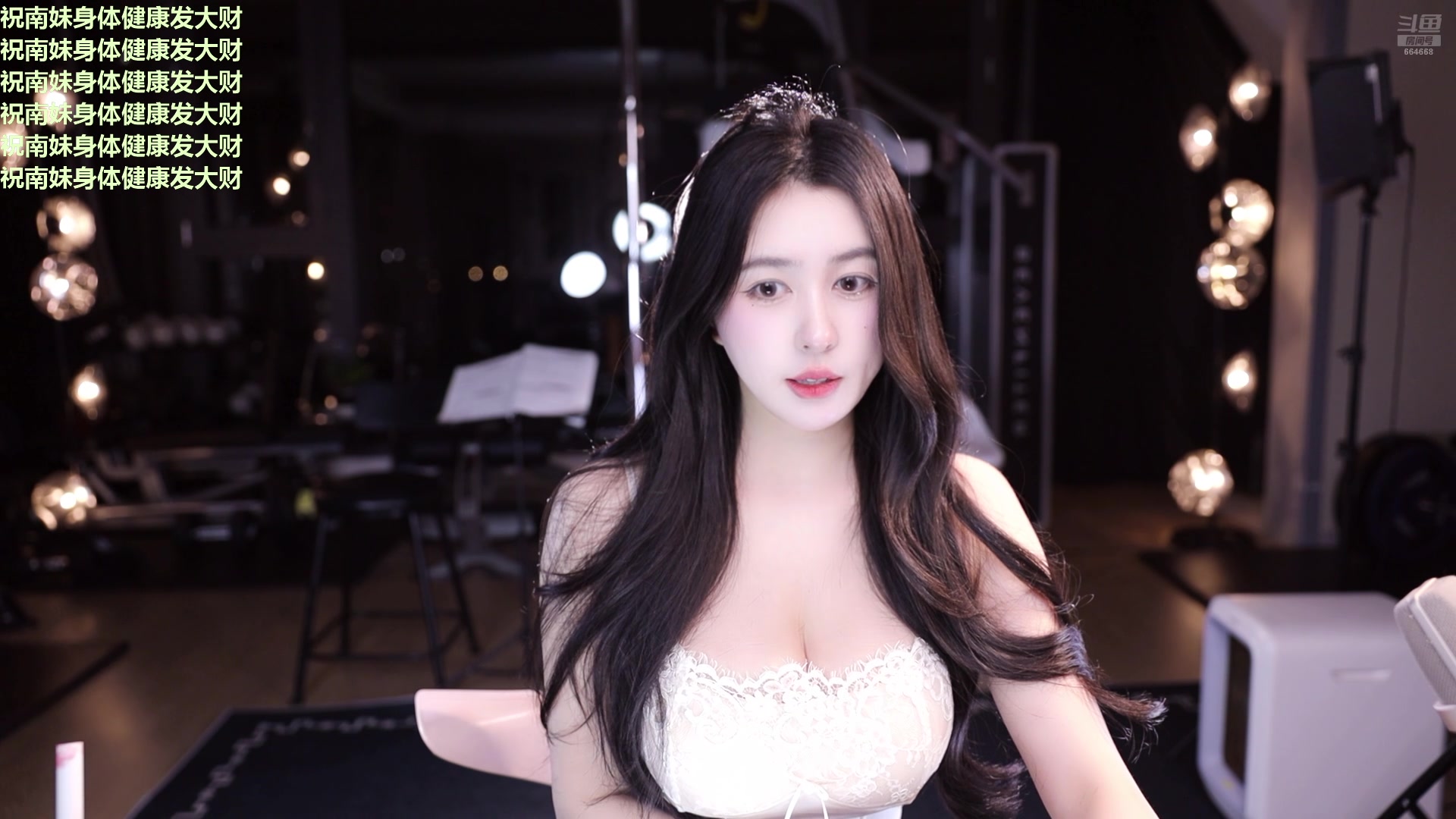 【2025-10-30 22点场】小酒窝翁馨：我回来了呢，想我么