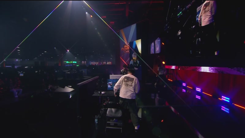 【2025-11-01 02点场】猫叔灬灬：【猫叔】23点看小孩swc比赛鸭~~~