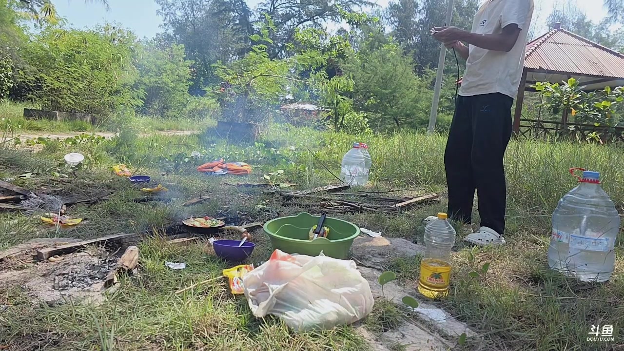 【2025-11-01 14点场】主播大飞牛肉：印度尼西亚三傻15天荒岛生活