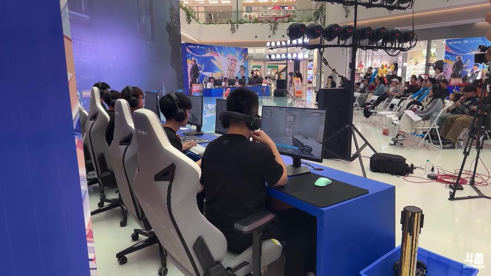 【2025-11-01 完整版】XROCK年鹏Enpi：327主理人AD带你逛武汉