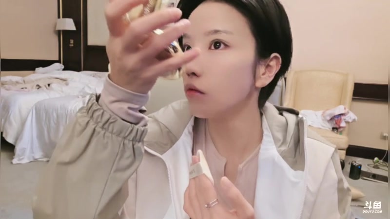 【2025-11-1 14点场】唐6儿:【小奶团】XDM打打粉丝节啦！11点Pk