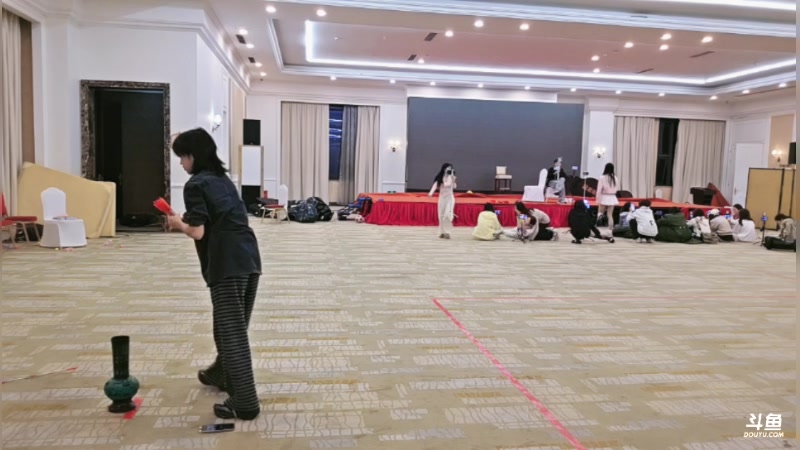 【2025-11-1 0点场】唐6儿:【小奶团】XDM打打粉丝节啦！11点Pk