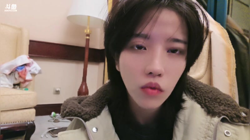 【2025-11-1 2点场】唐6儿:【小奶团】XDM打打粉丝节啦！11点Pk