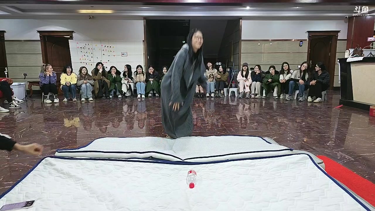 【2025-11-02 19点场】小鱼小鱼吃虾米：愉快团播day24