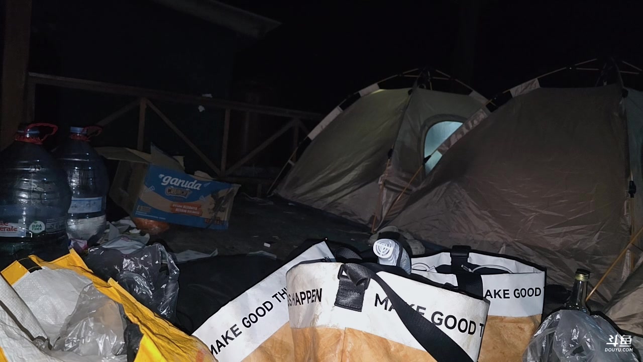 【2025-11-02 00点场】主播大飞牛肉：印度尼西亚三傻15天荒岛生活