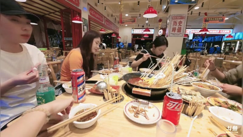 【2025-11-1 20点场】唐6儿:【小奶团】XDM打打粉丝节啦！11点Pk