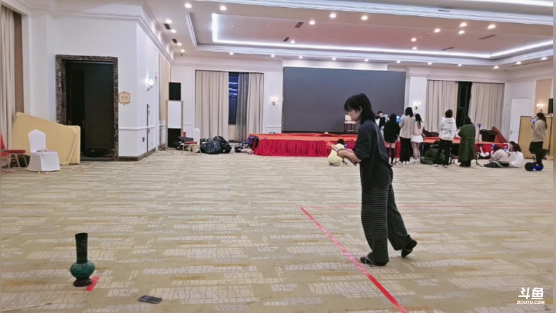 【2025-11-1 0点场】唐6儿:【小奶团】XDM打打粉丝节啦！11点Pk