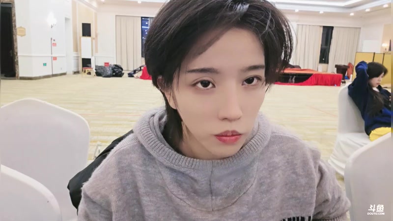 【2025-10-31 22点场】唐6儿:【小奶团】XDM打打粉丝节啦！11点Pk