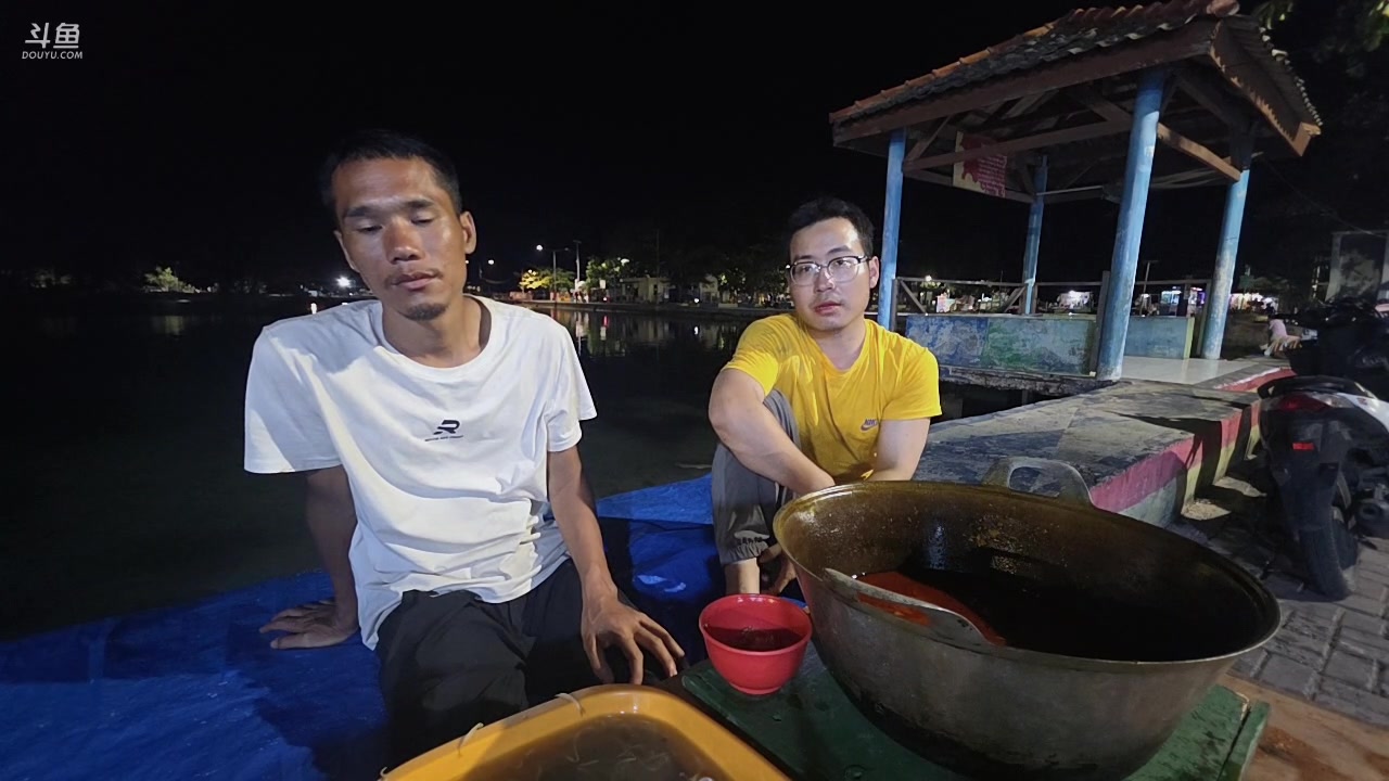 【2025-11-03 21点场】主播大飞牛肉：印度尼西亚三傻15天荒岛生活